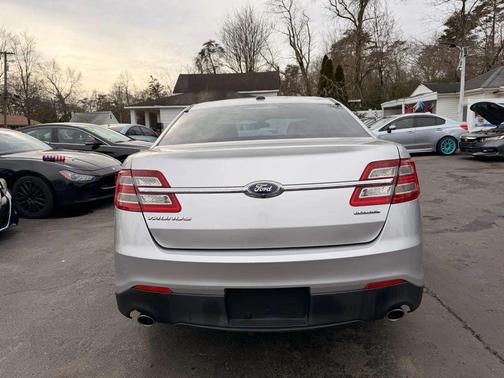 2016 Ford Taurus SE