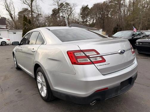 2016 Ford Taurus SE