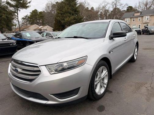 2016 Ford Taurus SE