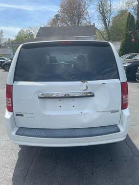 2010 Chrysler Town & Country LX