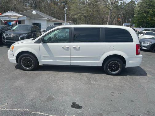 2010 Chrysler Town & Country LX