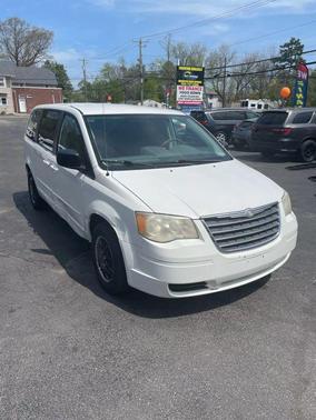 2010 Chrysler Town & Country LX