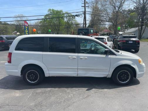 2010 Chrysler Town & Country LX
