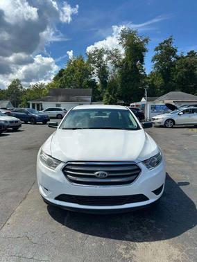 Oxford White 2019 Ford Taurus SE