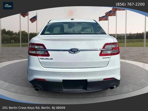 Oxford White 2019 Ford Taurus SE