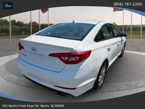 Quartz White Pearl 2017 Hyundai SONATA SE