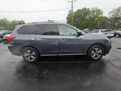 2019 Nissan Pathfinder SV