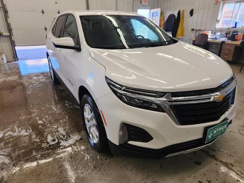 Iridescent Pearl Tricoat 2024 Chevrolet Equinox 1LT