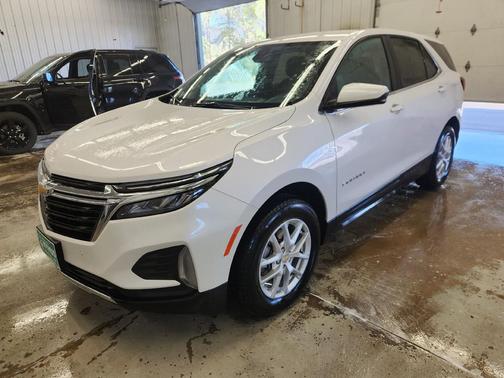 Iridescent Pearl Tricoat 2024 Chevrolet Equinox 1LT