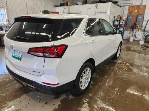 Iridescent Pearl Tricoat 2024 Chevrolet Equinox 1LT