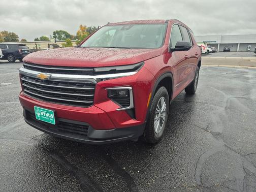 Radiant Red Tintcoat 2027 Chevrolet Traverse LT