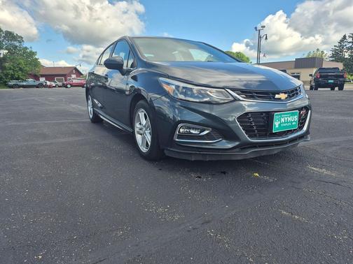 Graphite Metallic 2017 Chevrolet Cruze LT