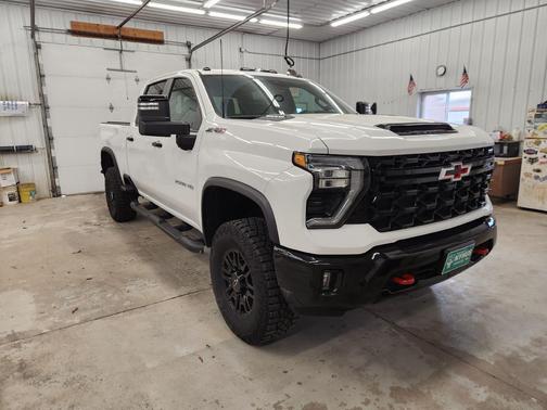 2024 Chevrolet Silverado 2500 4WD Crew Cab Standard Bed ZR2