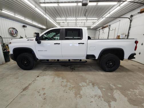 2024 Chevrolet Silverado 2500 4WD Crew Cab Standard Bed ZR2