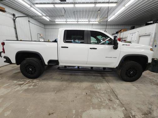 2024 Chevrolet Silverado 2500 4WD Crew Cab Standard Bed ZR2