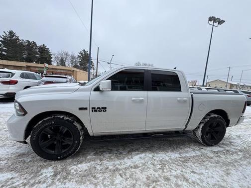 2018 RAM 1500 Night Crew Cab 4x4 5'7' Box