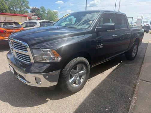 Brilliant Black Crystal Pearlcoat 2016 RAM 1500 Big Horn