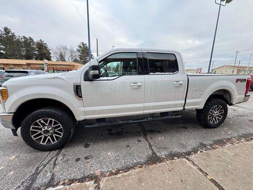 Oxford White 2017 Ford F-250 Lariat