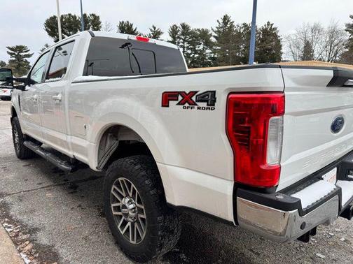 Oxford White 2017 Ford F-250 Lariat