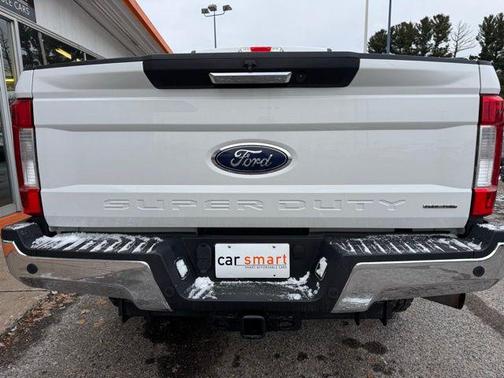 Oxford White 2017 Ford F-250 Lariat