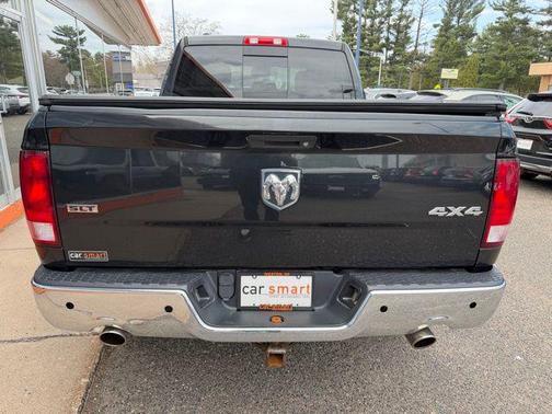 Brilliant Black Crystal Pearlcoat 2016 RAM 1500 SLT