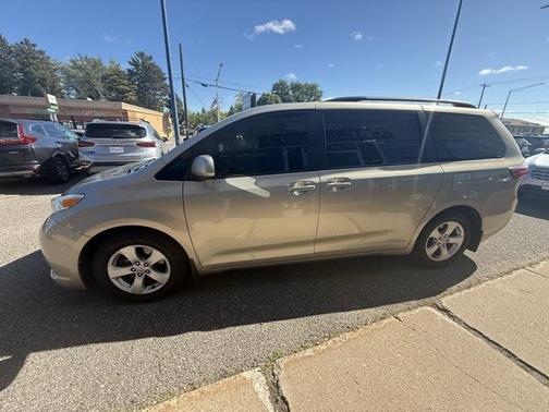 2017 Toyota Sienna LE