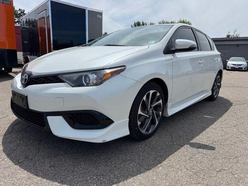 Blizzard Pearl 2017 Toyota Corolla iM Base