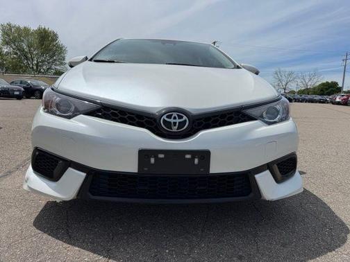 Blizzard Pearl 2017 Toyota Corolla iM Base