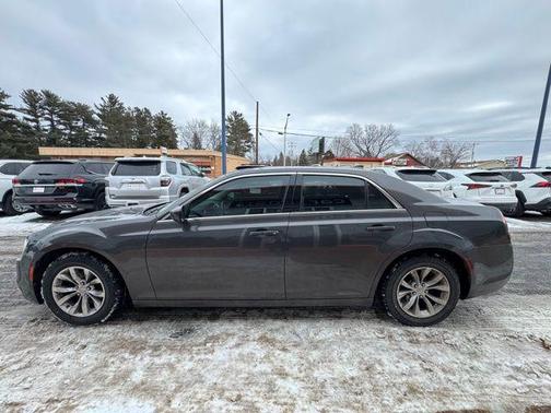 2016 Chrysler 300 Limited