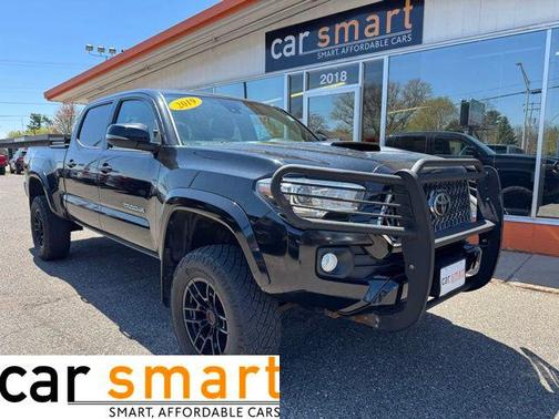 Midnight Black Metallic 2019 Toyota Tacoma SR5
