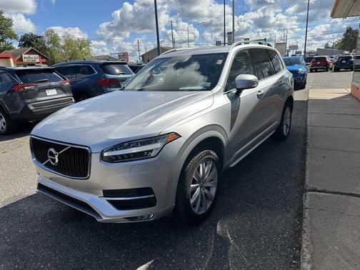2016 Volvo XC90 T6 Momentum