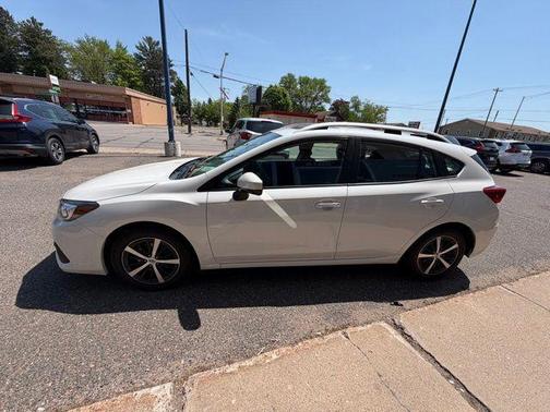 Crystal White Pearl 2022 Subaru Impreza Premium