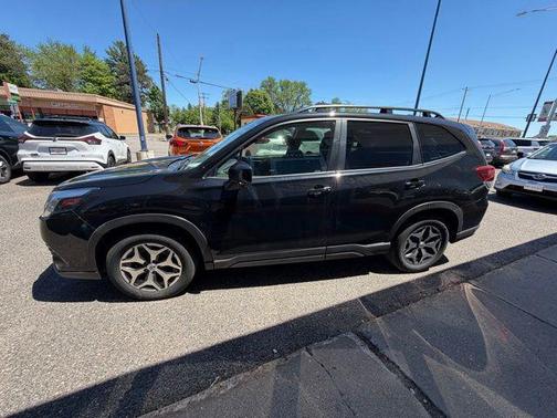 Crystal Black Silica 2022 Subaru Forester Premium