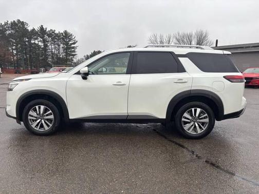 2022 Nissan Pathfinder SL 4WD