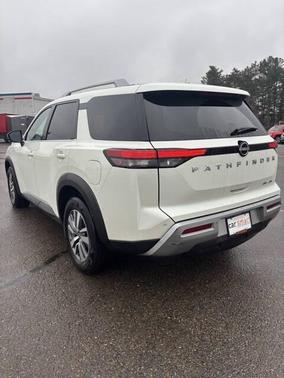 2022 Nissan Pathfinder SL 4WD