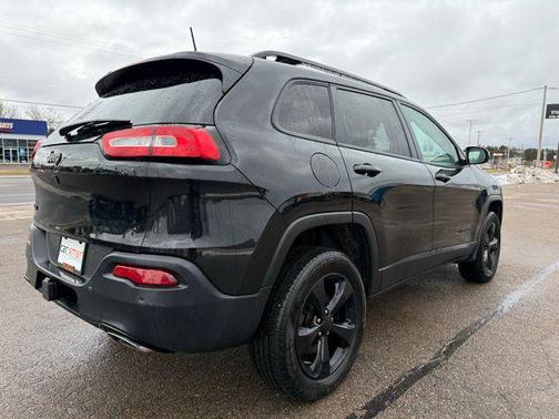 Brilliant Black Crystal Pearlcoat 2016 Jeep Cherokee Altitude