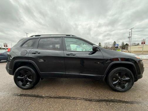 Brilliant Black Crystal Pearlcoat 2016 Jeep Cherokee Altitude