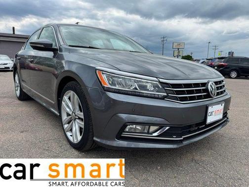 Platinum Gray Metallic 2017 Volkswagen Passat 1.8T SE w/Technology