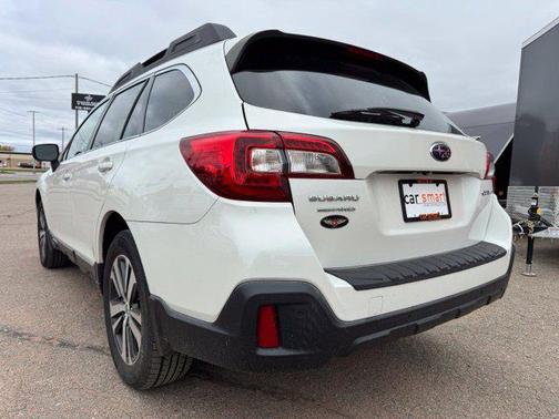 Crystal White Pearl 2018 Subaru Outback 2.5i Limited