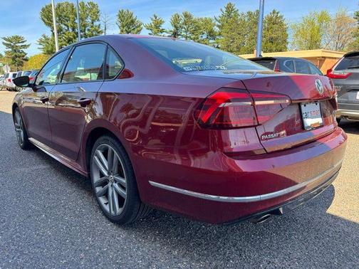 Fortana Red Metallic 2018 Volkswagen Passat 2.0T R-Line