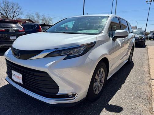 Pearl 2023 Toyota Sienna XLE