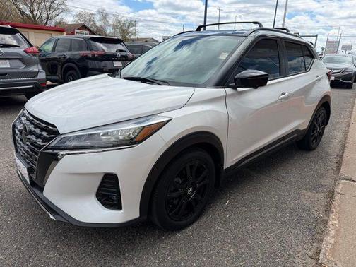 Aspen White/Super Black 2021 Nissan Kicks SR