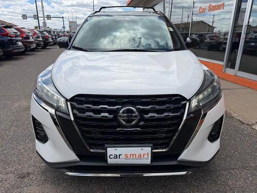 Aspen White/Super Black 2021 Nissan Kicks SR