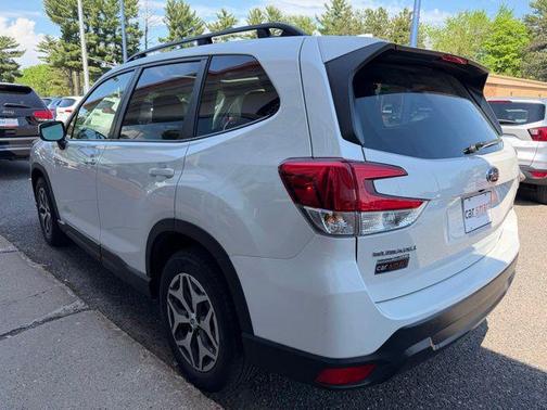 Crystal White Pearl 2023 Subaru Forester Premium
