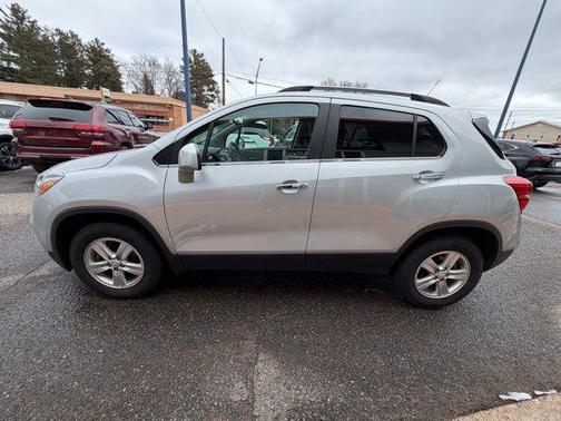 Silver Ice Metallic 2020 Chevrolet Trax LT
