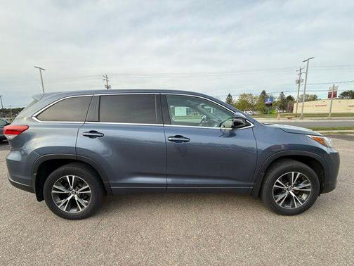 Shoreline Mist 2017 Toyota Highlander LE
