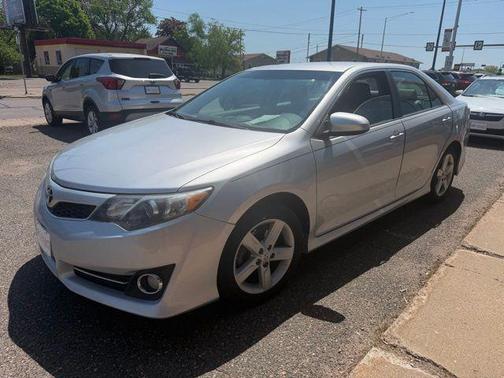 Classic Silver Metallic 2013 Toyota Camry SE