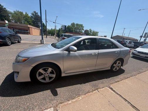 Classic Silver Metallic 2013 Toyota Camry SE