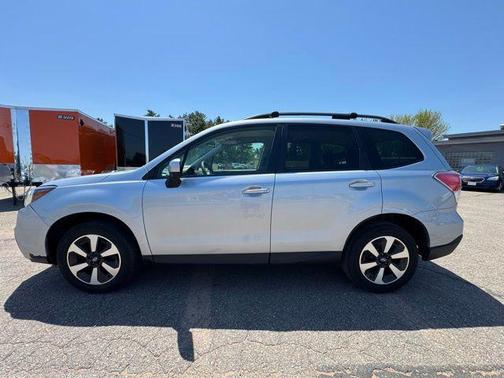 Ice Silver Metallic 2017 Subaru Forester 2.5i Premium