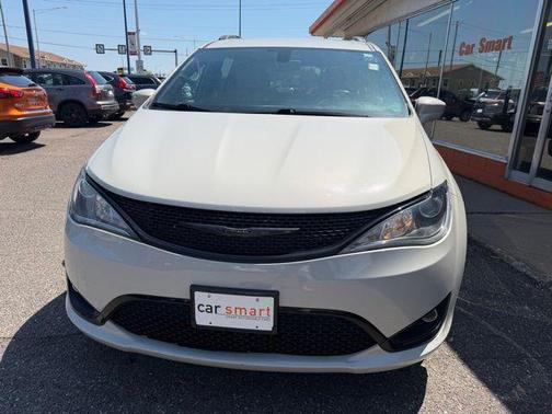 Luxury White Pearlcoat 2020 Chrysler Pacifica Touring-L Plus